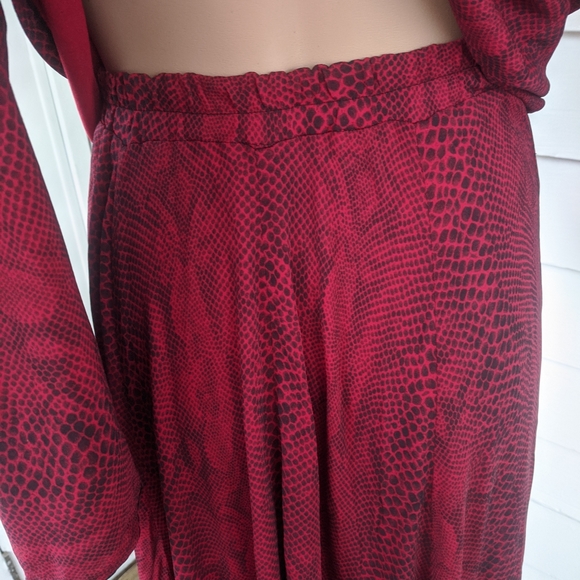 Red Reptile Print Blouse and Skirt Set Isadora M - Picture 12 of 12